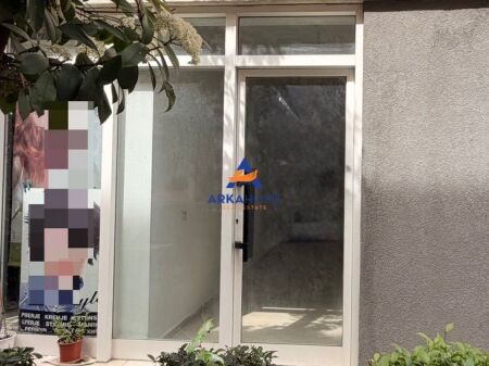 LOCALE COMMERCIALE/UFFICIO IN AFFITTO 20M2 "VASIL SHANTO" 35000 LEKE