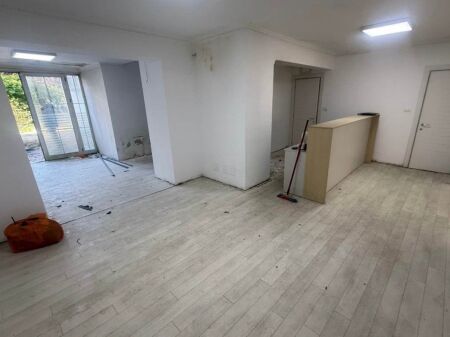 Locale in Affitto – Via Muhamed Gjollesha 