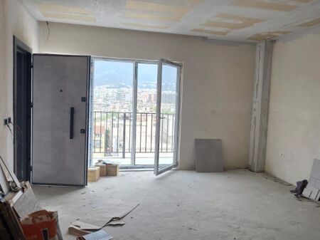 Apartament në shitje 1+1 Shkolla e Kuqe