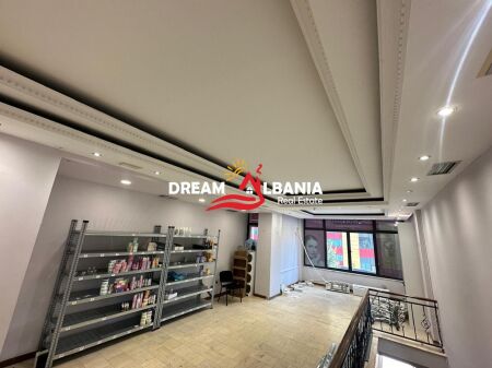 Ufficio in affitto nel Centro di fronte al palazzo di 15 piani a Tirana ID ( 42611158 )