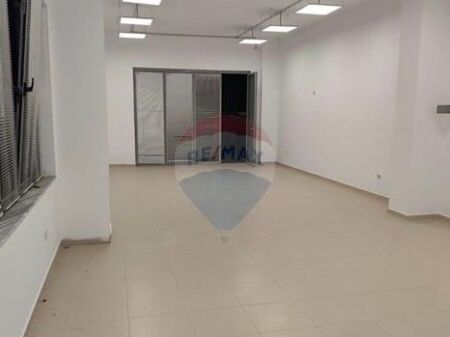 Negozio in Affitto a Fresk ID: 530551001-416