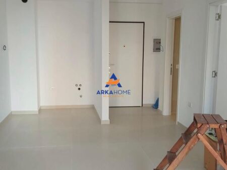 LOCALE COMMERCIALE IN AFFITTO 66M2 "RR. KONGRESI MANASTIRIT, COMPLESSO ZIRKON" 55.000 LEKE (TRATTABILE)
