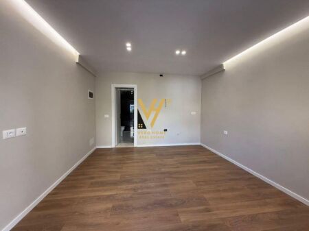 UFFICIO 30 M2 IN AFFITTO VICINO AL LICEO, VIA ELBASAN 40.000 LEKE
