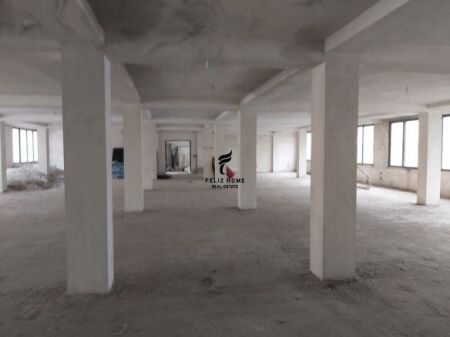 LOCALE COMMERCIALE IN AFFITTO 450 M2 SELITE 150.000 LEKE FH-69977