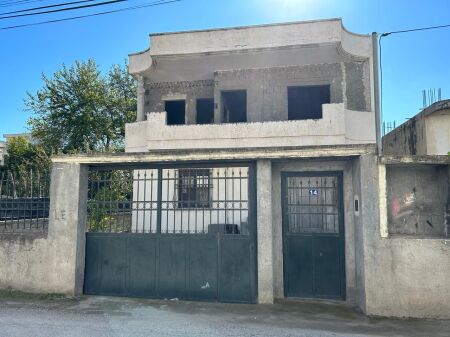 VENDESI PRIVATO SU 2 PIANI IN VENDITA SHKOZET, DURRES