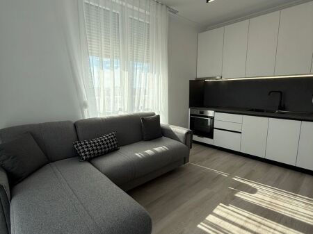 Jepet me qira apartament 2+1 me parking te Jordan Misja.   Me post parkimi Cmimi: 80,000 leke / muaj  Per me shume informacion ose vizite, kontaktoni ne privat.