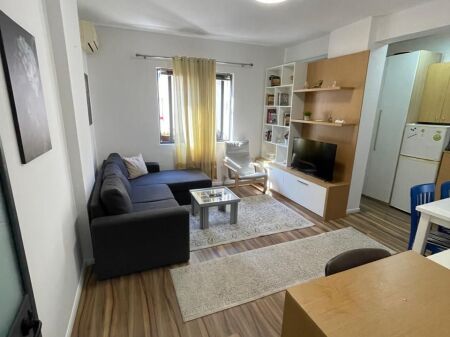  Shitet Garsoniere – Rruga Ndre Mjeda, pranë 21 Dhjetorit, Tiranë