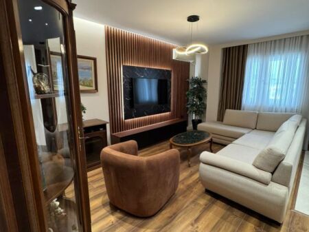 Shitet Apartament 2+1 rruga Mine PezaZogu i Zi, prane Gazhelit