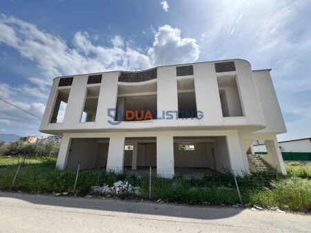  Edificio di 2 piani in affitto a Kamëz.