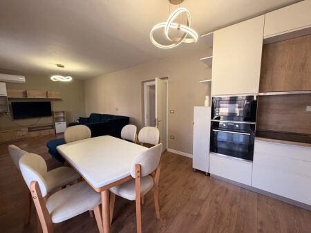 Appartamento 2+1+2 con deposito in vendita – Centro, Durrës