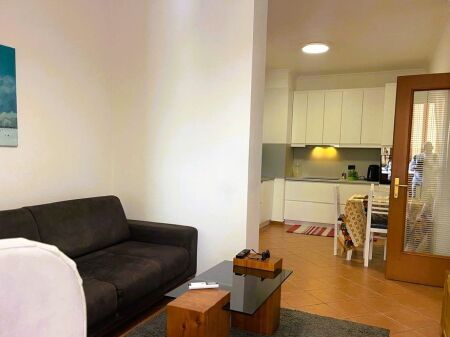 Apartament 2+1 Me Qira në Ish Blloku, Tiranë