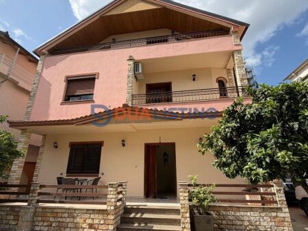 Villa su 3 piani in vendita, Don Bosko