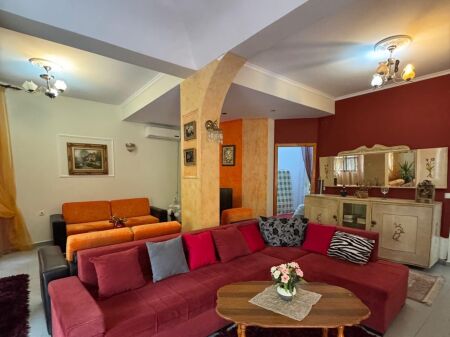 Shitet apartament 3+1 ne Selite