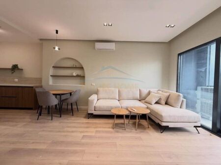 Shitet apartament 1+1 Rruga e Barrikadave