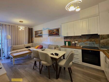 Qera, Apartament 2+1+post parkimi ,Univers City Qtu