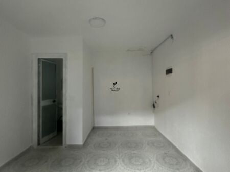 NEGOZIO IN AFFITTO 20 M2 PONTE DI NISHARAKU 45.000 LEKE FH-70228