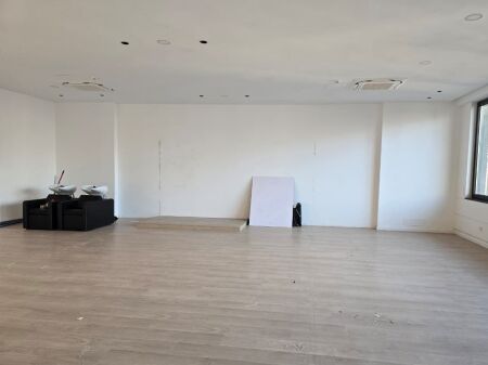 UFFICIO MODERNO IN AFFITTO – COMPLESSO DELIJORGJI