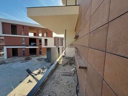 Shitet Apartament 3+1+2 poste+garderobe te Tulipan Rezidence, Prane TEG-ut