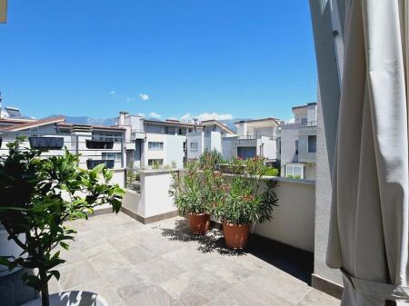 Vile 4 kateshe,2 poste parkingu te sunrise teg,3200 euro