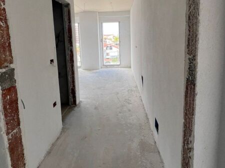  OKAZION – Shitet Apartament 1+1 në Porcelan 
