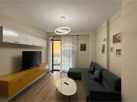 Apartament 2+1+2 Pazari Ri 1000€ qera