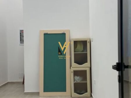 AFFITTASI NEGOZIO 20 M2 VICINO ALL'OLIMPICO 35.000 LEKE