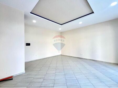 Shop for rent , Albano & Romina