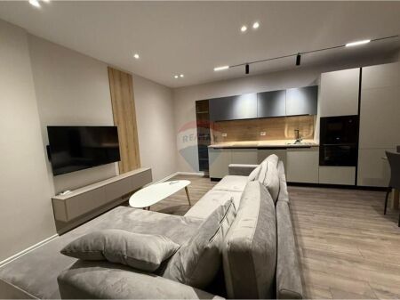 Shitet Apartament 1+1 Komuna e Parisit