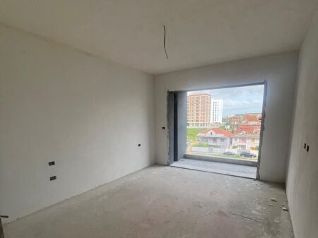  SHITET APARTAMENT 1+1 – PORCELAN (PRANË RRETHIT TË KLANIT)