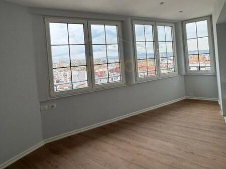 Shitet,Apartament 2+1+2, Rruga "Shefqet Kuka", Fresk