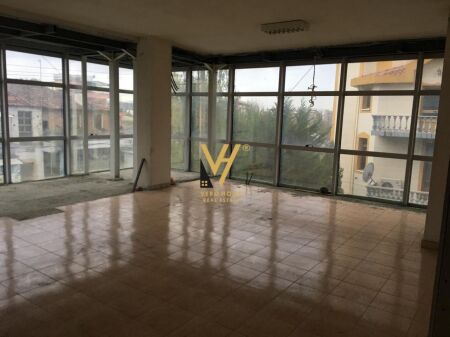 LOCALE COMMERCIALE DI 255 M2 IN AFFITTO A KINOSTUDIO 200.000 LEKE