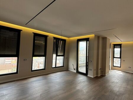  Shitet Apartament 3+1 | Bulevardi "Bajram Curri"