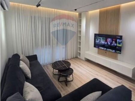 Shitet apartament 2+1+2 ne Porcelan
