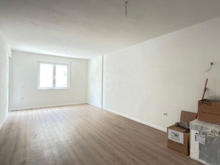 Apartament 2+1+Parkim per shitje tek Univers City