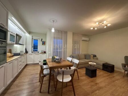 APARTAMENT 2+1+2+2 BALLKONE PER QIRA TEK KOMPLEKSI KOLOMBO!