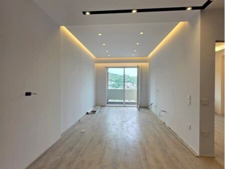 Shitet , Apartament 1+1, Kompleksi Golden Park, Tirane.