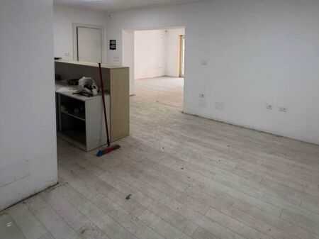  Locale in Affitto 100m2 – Via Muhamed Gjollesha 