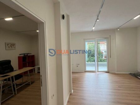 Ambiente Ufficio Premium in Affitto – Pazar i Ri