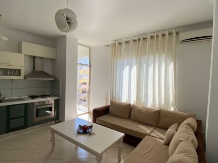VENDESI APPARTAMENTO 2+1+2+ VERANDA ILIRIA SPIAGGIA DURAZZO 125000 Euro