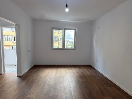 Shitet Apartament 1+1 Porcelan, prane UET Sip. 54m2   Çmimi: 98.000€ Dokumentacion i rregullt hipotekor