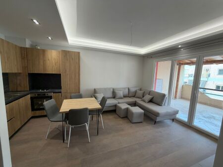 In affitto 2+1, Astir