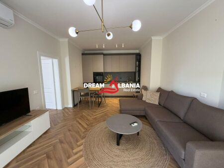Jepet me qera apartament 2+1+2 ne Rrugen e Kavajes prane Kishes Katolike (ID 42215531)
