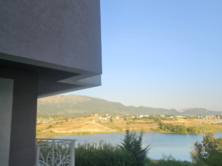 Villa Unica in Vendita – Sulle Rive del Lago di Farka 