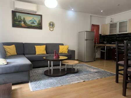 Apartament 2+1 me qeraLaprakë(kati 1 i viles)