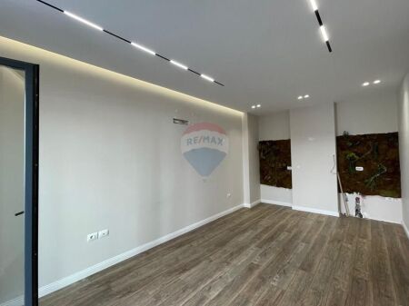 Ufficio - In Affitto - Via Xhanfize Keko, Tirana(ID: 530551001-411)