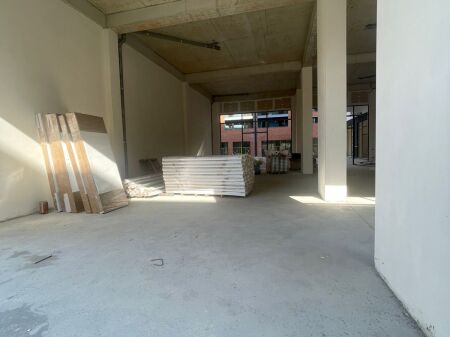 Locale Commerciale in Affitto – Paskuqan, Residenza Platinium 1