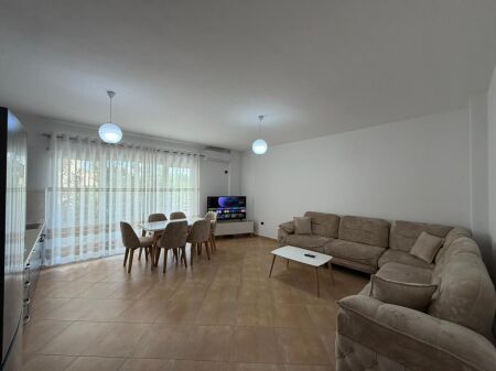 Apartament 2+1+Parking per qira tek Kopeshti Botanik.