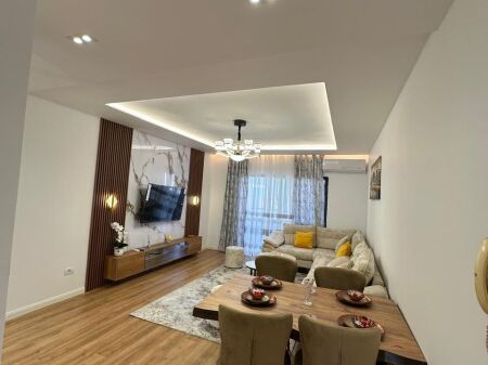 Pallati me shigjeta  Apartament 2+1  Per shitje
