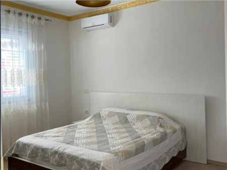 VILLA SU TRE PIANI VICINO AL CENTRO PAJTONI