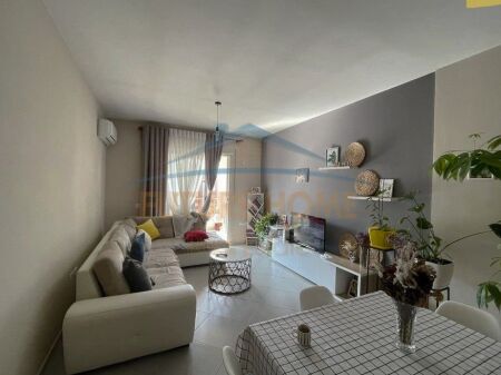 Shitet, Apartament 2+1, Unaza e Re, Tiranë.